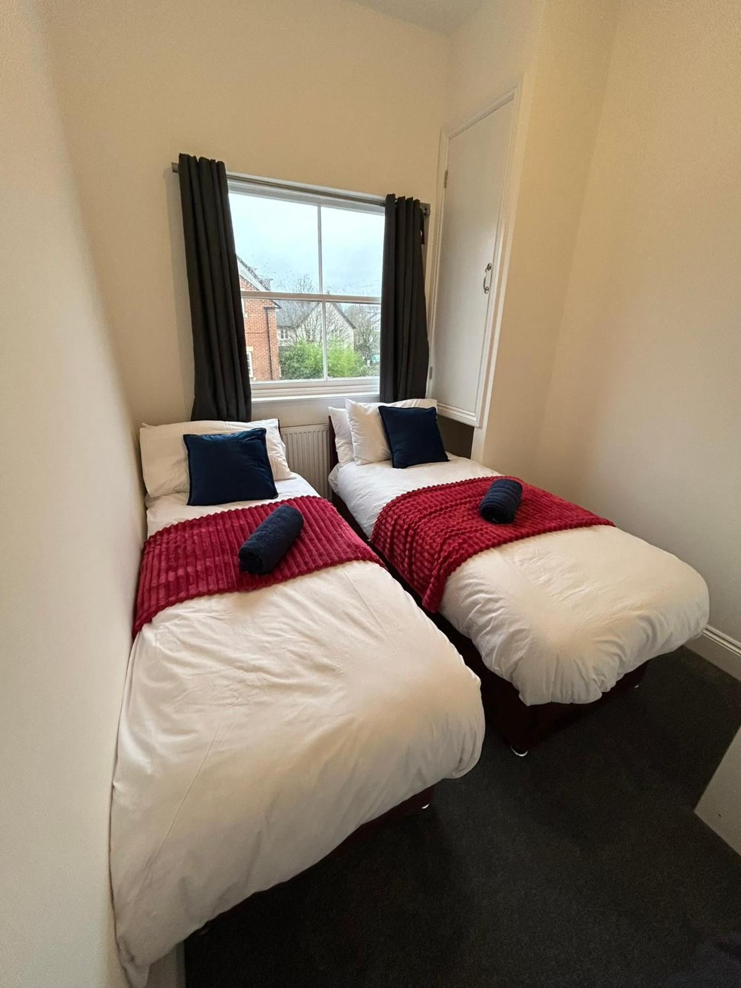 Brand New Modern Apartments Steps From Gloucester Quays Exterior photo
