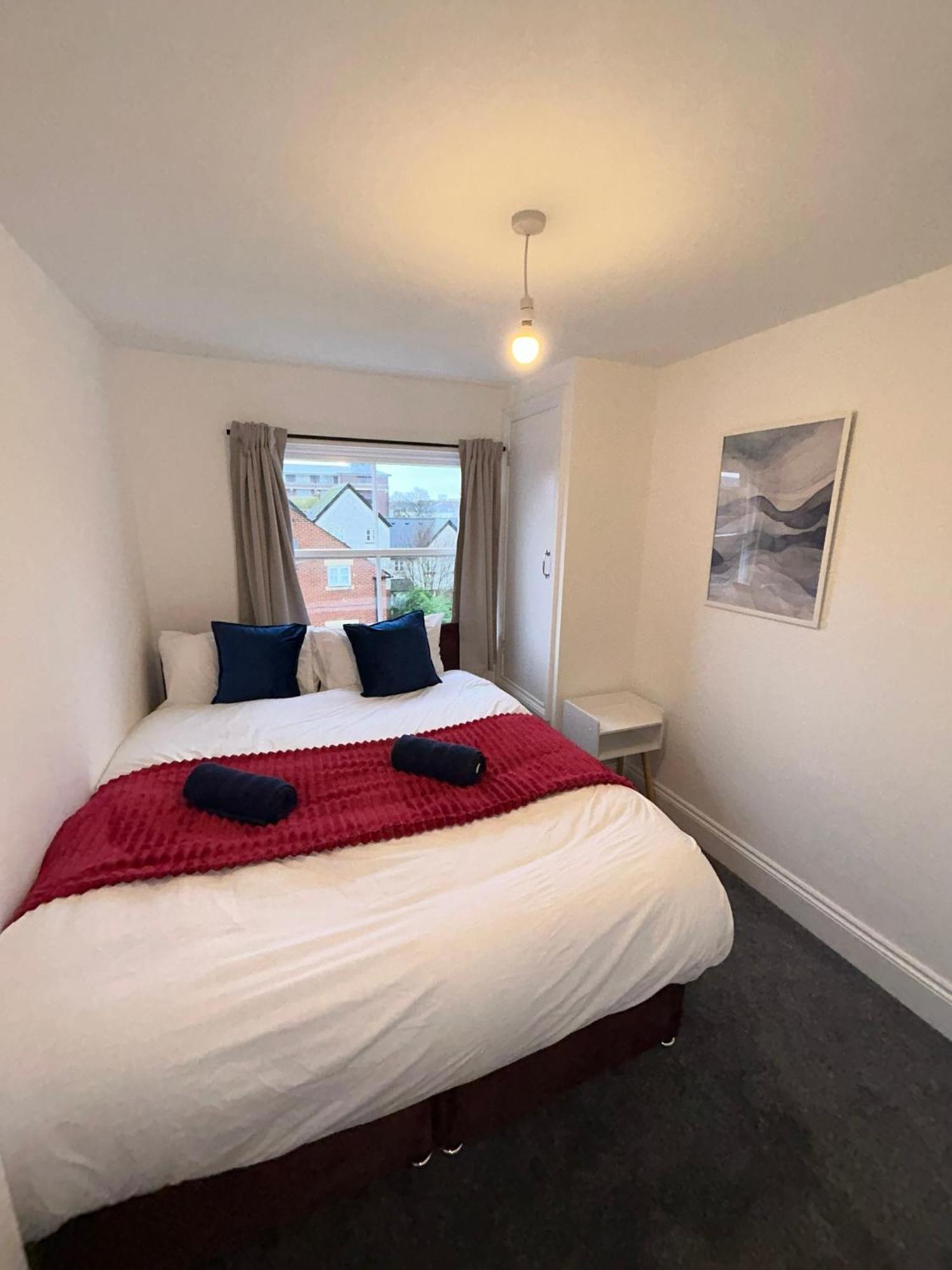 Brand New Modern Apartments Steps From Gloucester Quays Exterior photo
